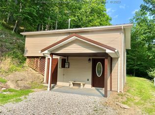 393 Woods Dr, Saint Albans, WV 25177