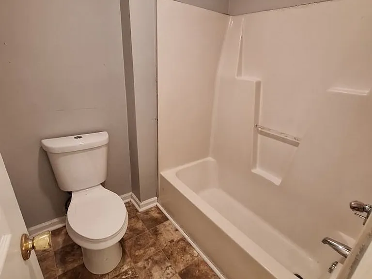 110 Bruce Ln — Photo 5