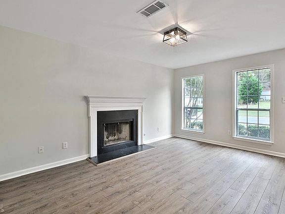 3rd image of 201 Preston Cir