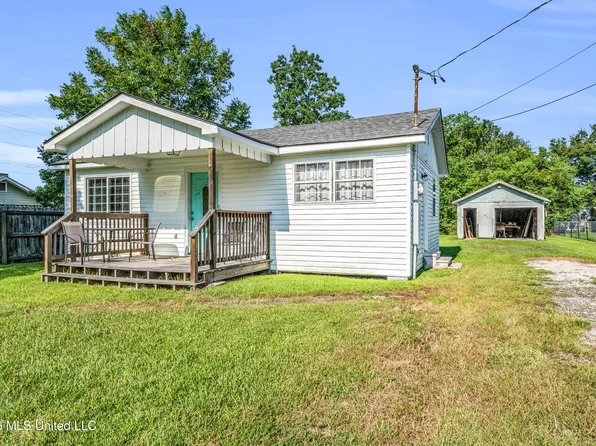 1202 Saint Joseph St, Waveland, MS 39576