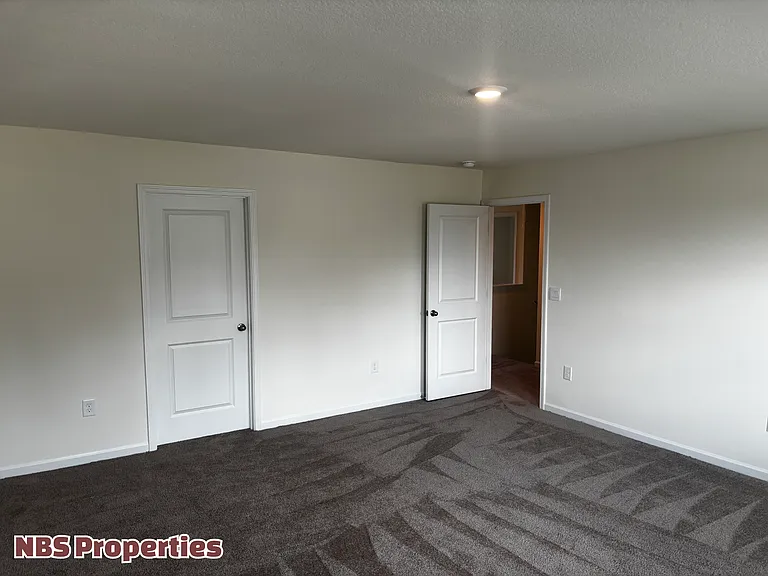 935 Utopia Ln — Photo 34