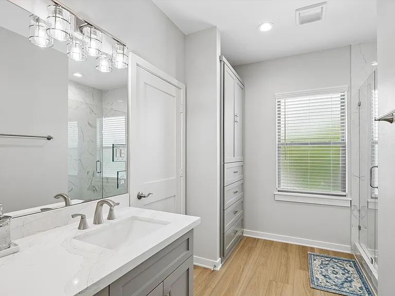 2337 N Austin Ave #B — Photo 8