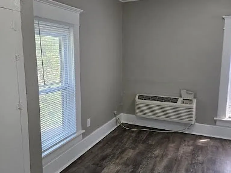 801 S Millwood Ave — Photo 3
