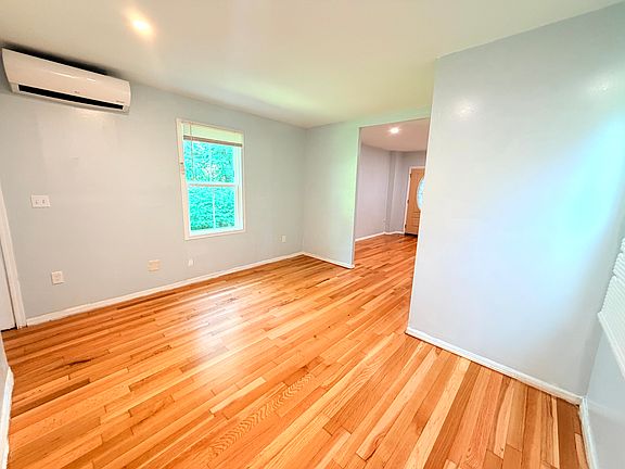 4th image of 1601 Sexton St