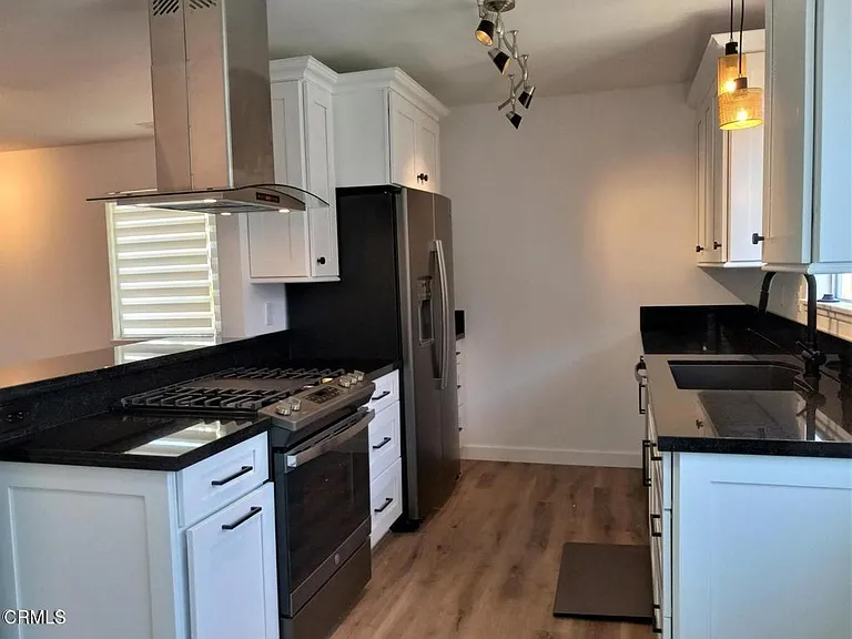 2422 Seahorse Ave — Photo 9