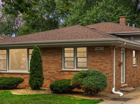 18422 Oakwood Ave, Lansing, IL 60438