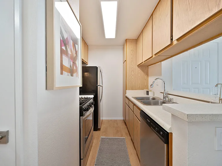 West Park Villas Apartments — Photo 10