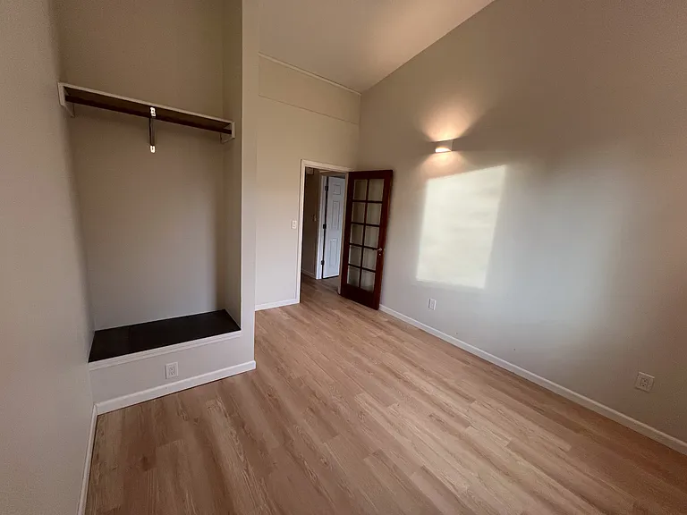 233 NW Byrkett Pl — Photo 8