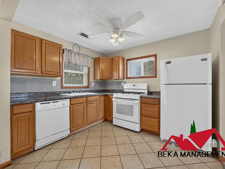 3574 Merritt Lake Dr — Photo 16
