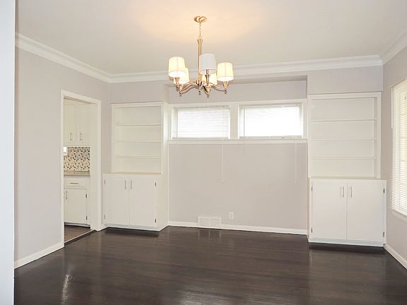 4th image of 3810 Parkdale Rd