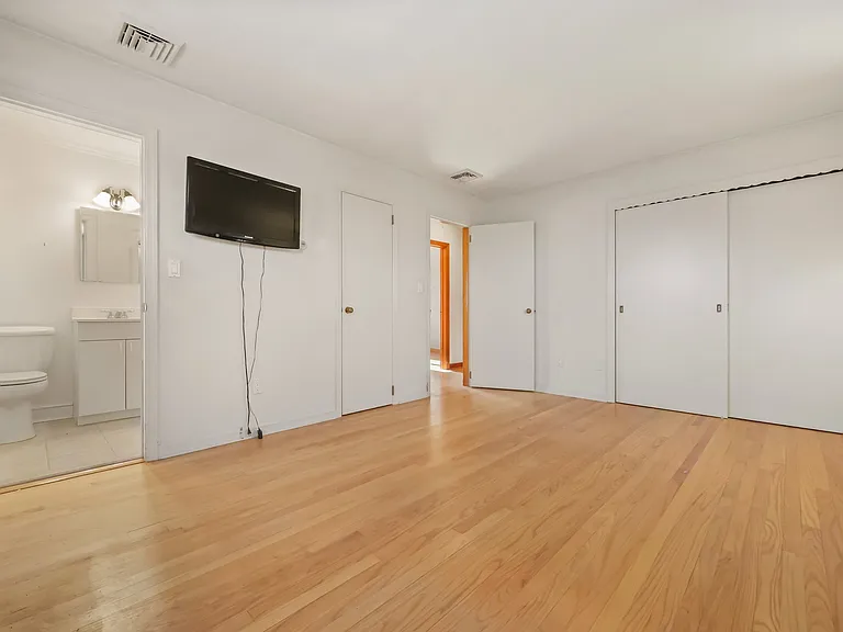 67 Barclay Dr — Photo 15