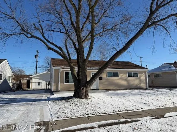 26754 Margaret St, Roseville, MI 48066