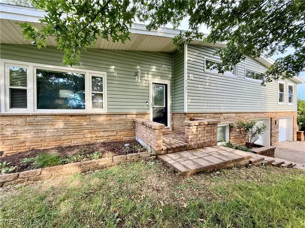 4908 Crestview Cir, Parkersburg, WV 26104