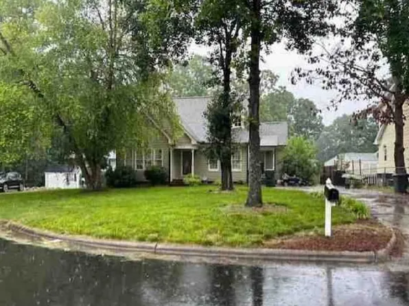 616 Gregson Ct, Burlington, NC 27215