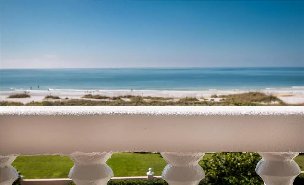 3 bed, 2.5 bath, 2365 sqft, $6,000 — Photo 1