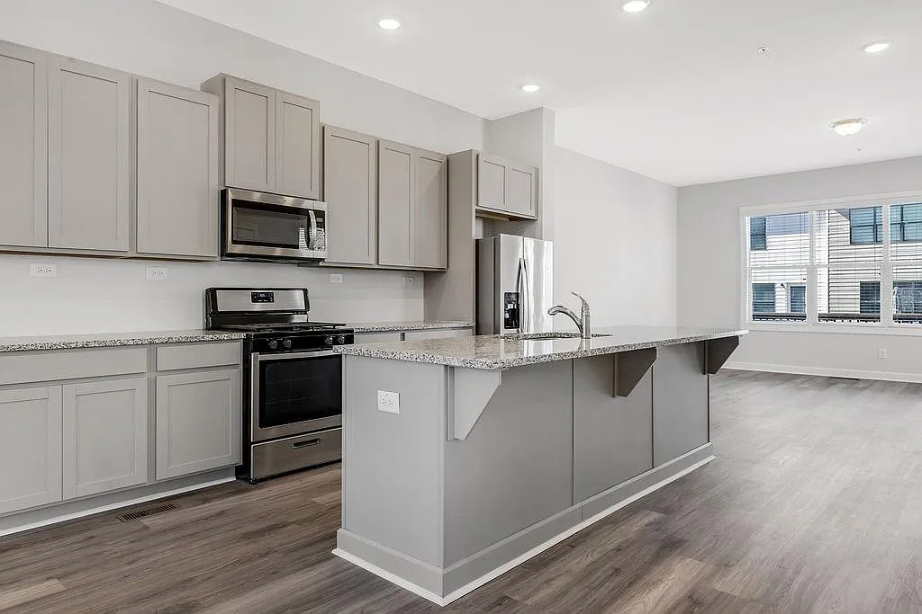 3 bed, 3.5 bath, 2200 sqft, $3,000 — Photo 2