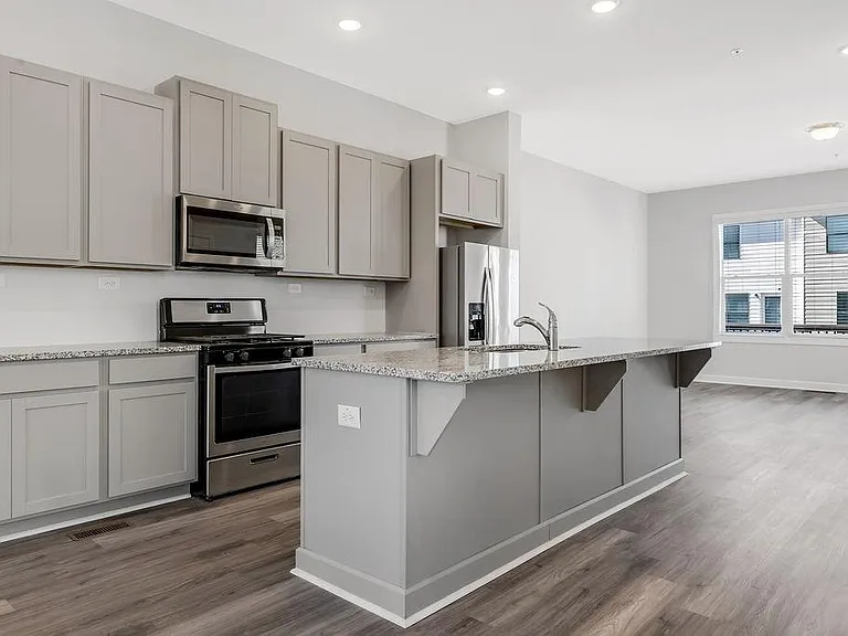2761 Bell Dr SE — Photo 2