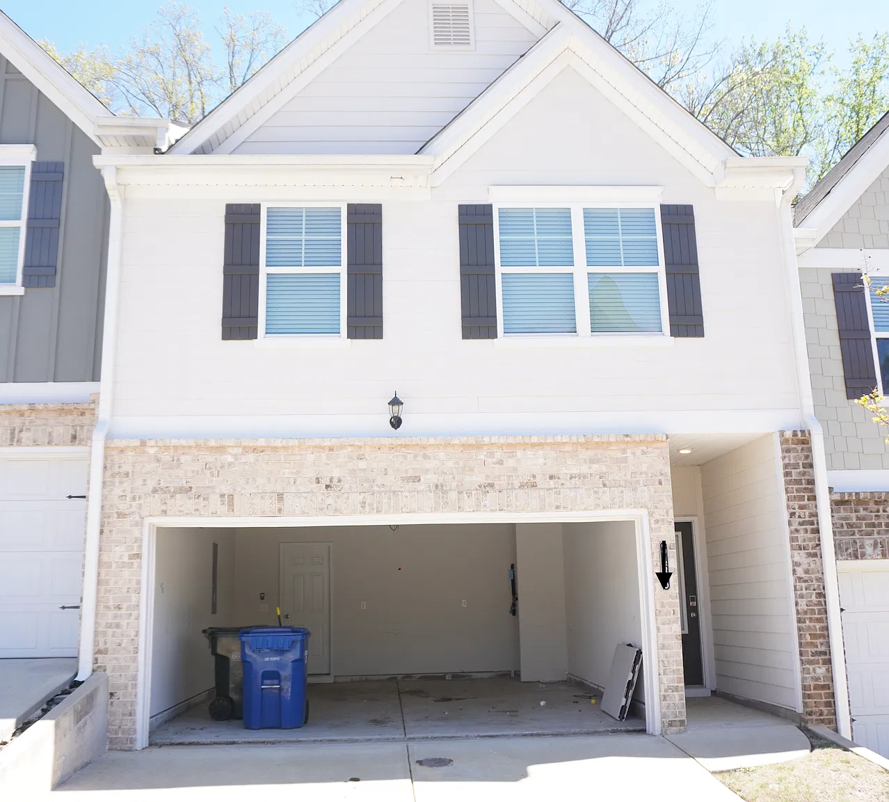 3 bed, 2.5 bath, 1600 sqft, $2,100 — Photo 1