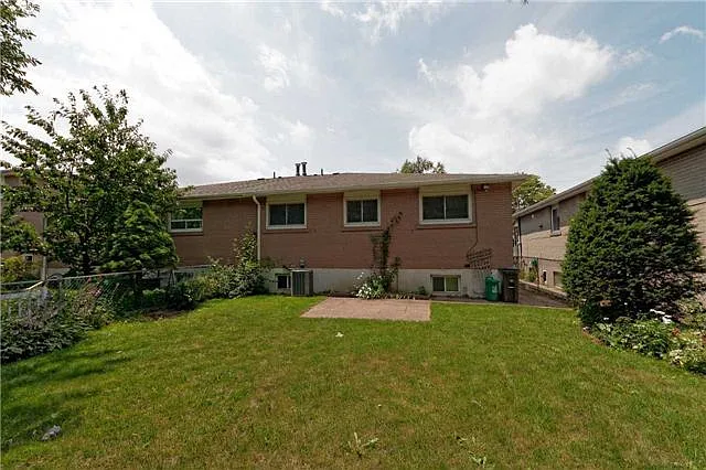 3 bed, 1200 sqft, $2,975 — Photo 2