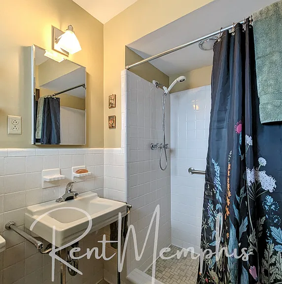 1607 Forest Ave — Photo 16