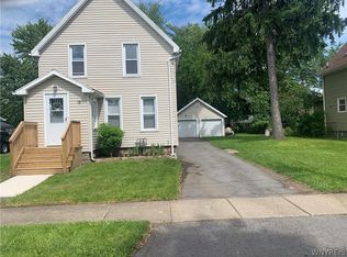 18 Harold Pl, Lancaster, NY 14086