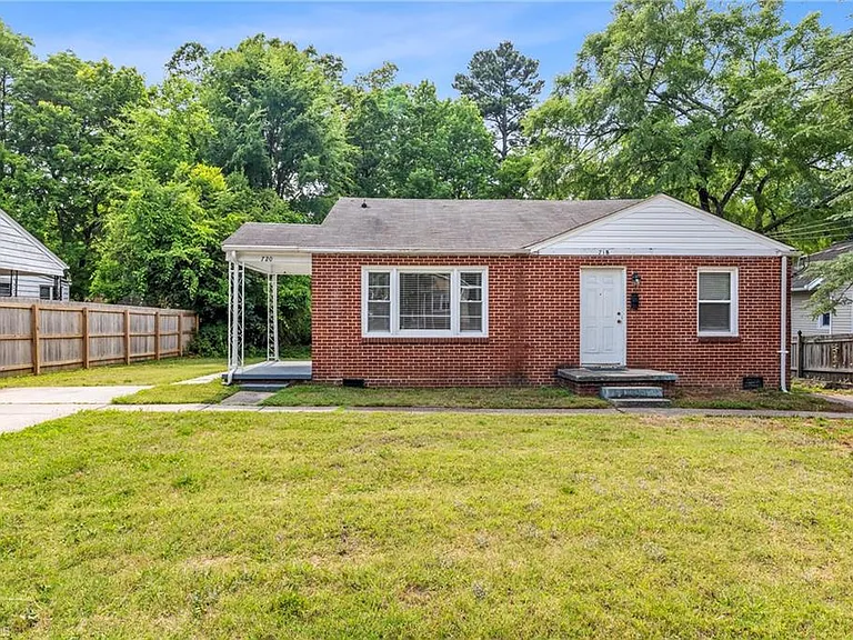 720 S Elam Ave — Photo 1
