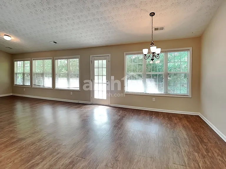 2166 Blueberry Ln — Photo 5