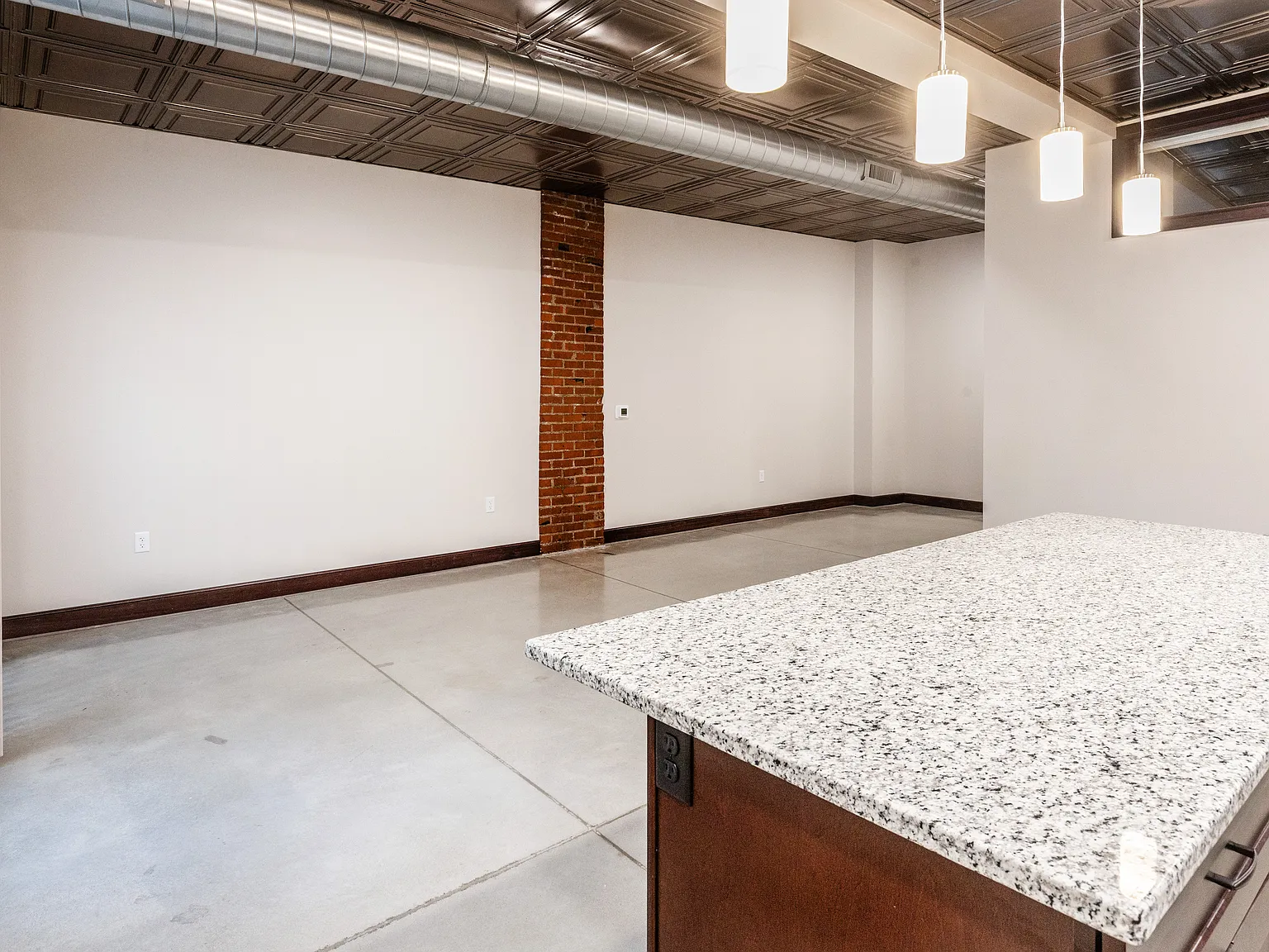 1 bed, 950 sqft, $1,500 — Photo 4