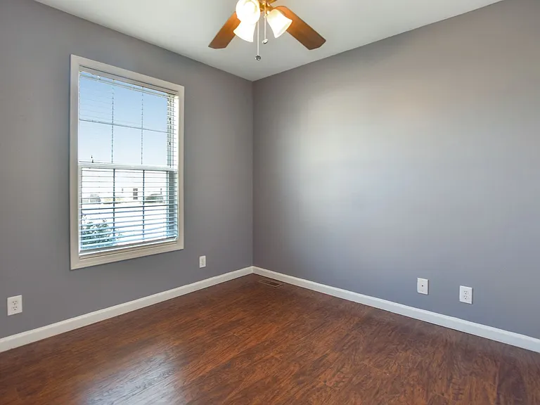 423 Athena Dr — Photo 16
