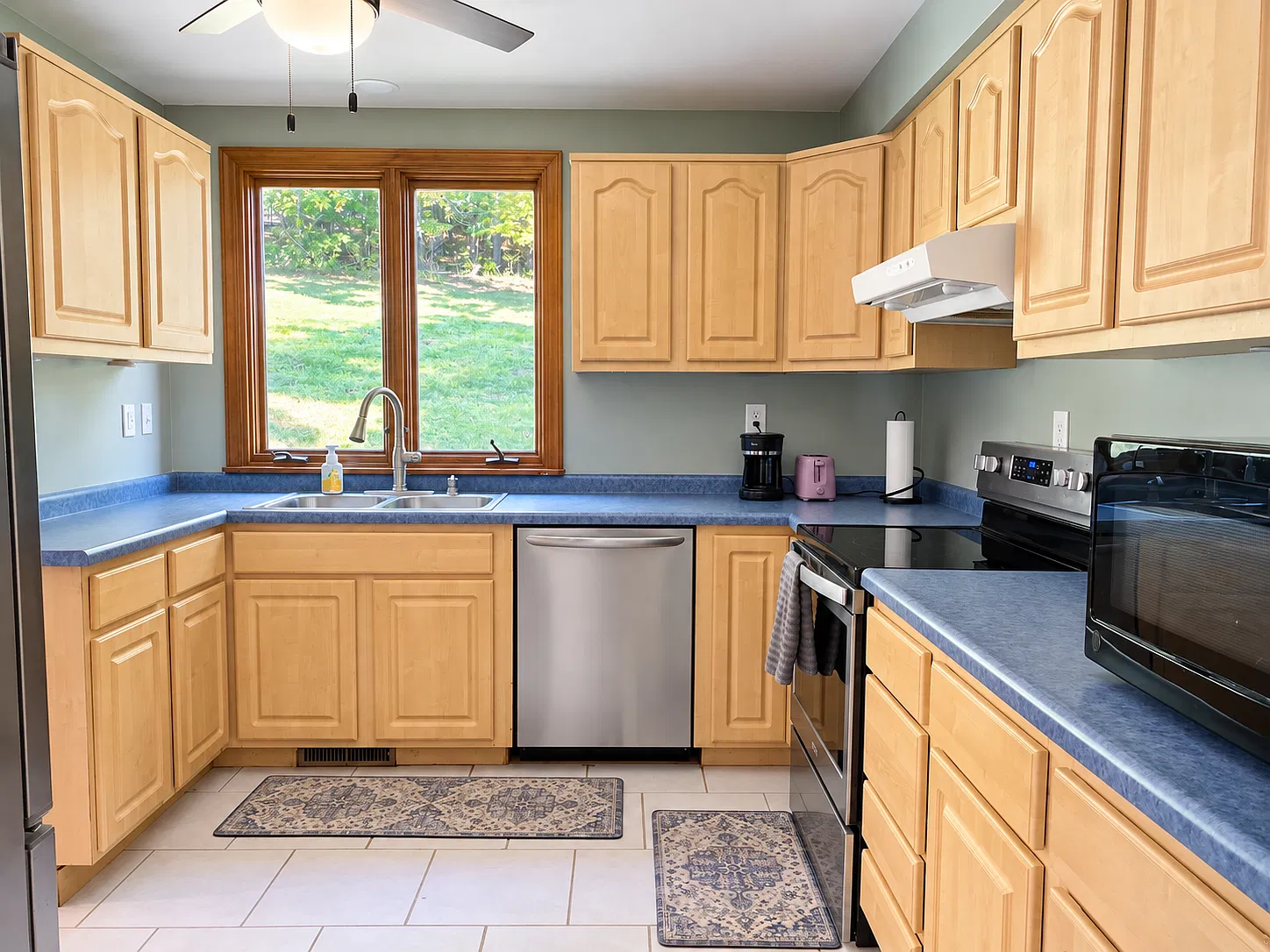 3 bed, 1.5 bath, 1250 sqft, $2,500 — Photo 4