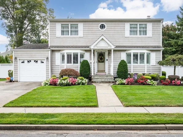 144 N Suffolk Avenue, Massapequa, NY 11758