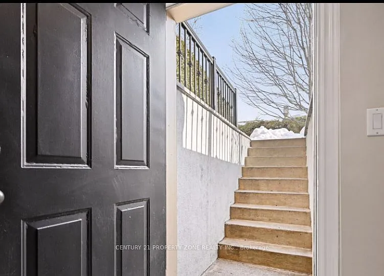 1534 Hollywell Ave — Photo 4