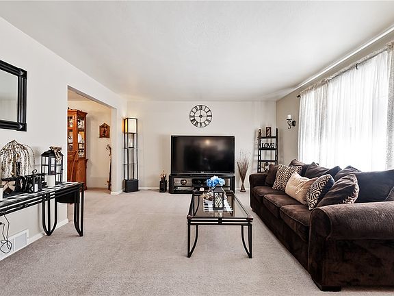 5th image of 206 Cool Springs Rd