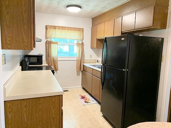 5th image of 707 Lakeside Dr