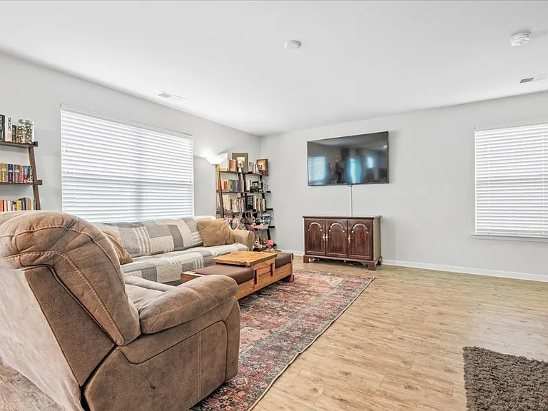 4 Gardenia Dr — Photo 13