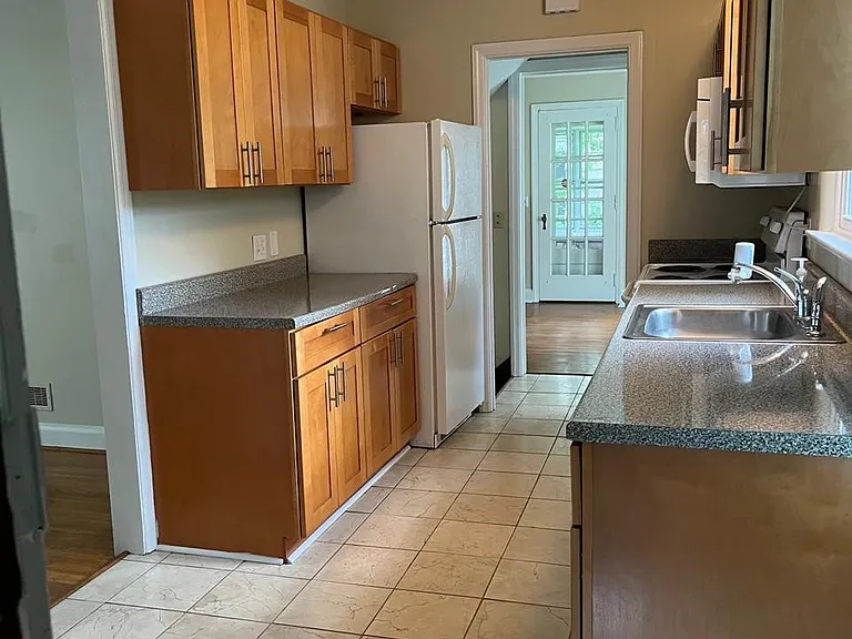 85 Continental Dr — Photo 3