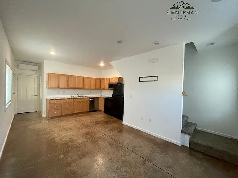 443 S 43rd St — Photo 7