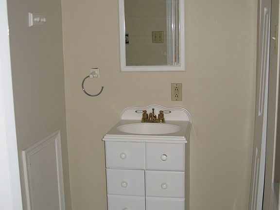 5th image of 497 Conarroe St #B