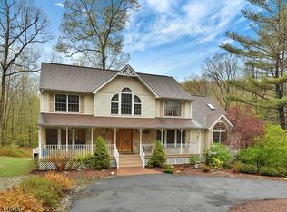 3 Pudding Stone Ln, Oak Ridge, NJ 07438