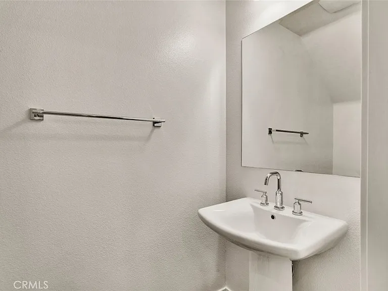 325 Hazel Rancho — Photo 9