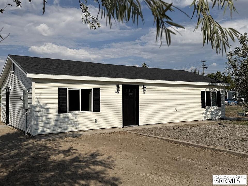 1st image of 821 Camas St