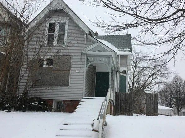 2206 N 37th St, Milwaukee, WI 53208