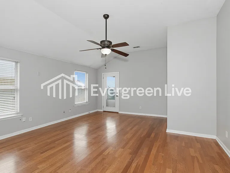187 Roscommon Rd — Photo 5