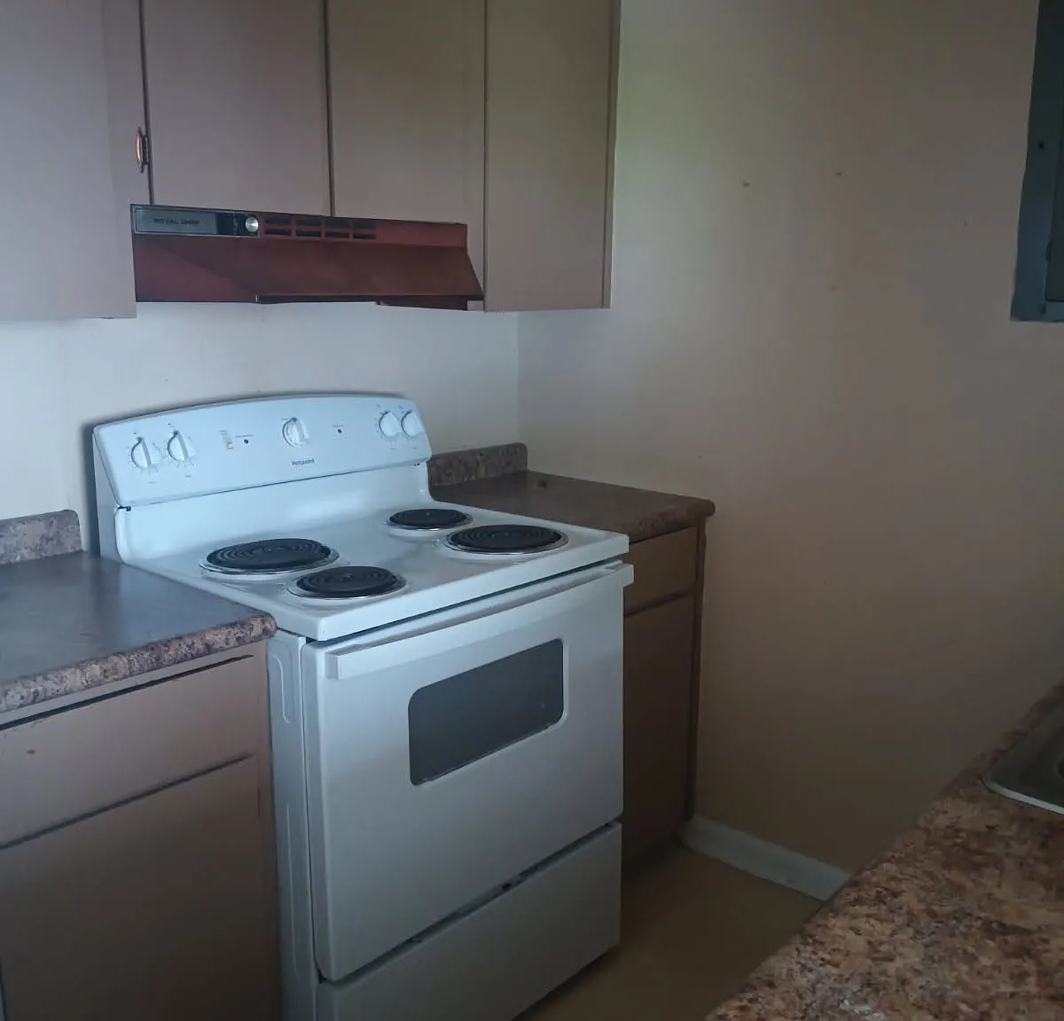 2 bed, 1.5 bath, 945 sqft, $800 — Photo 3