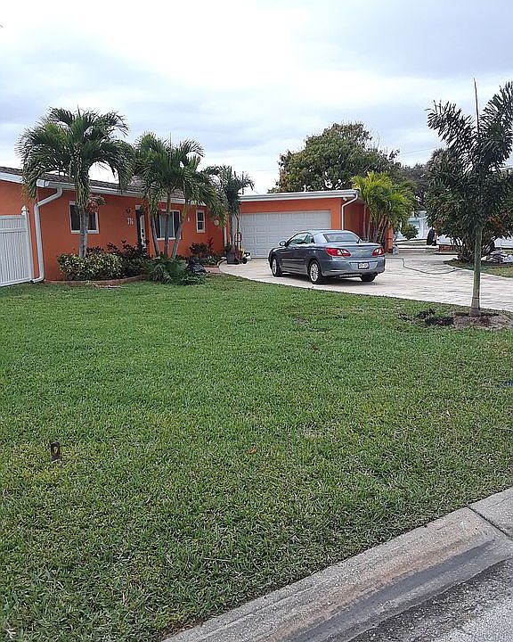 1st image of 376 N Lakeside Dr