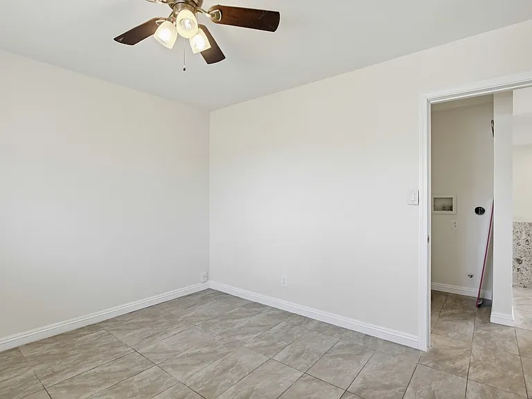 4255 1/2 Altadena Ave — Photo 15