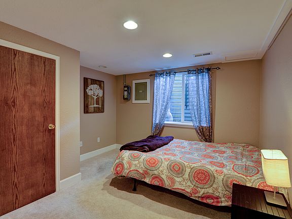 3rd image of 513 W Cactus Ct