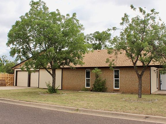 3rd image of 2778 Eunice Dr