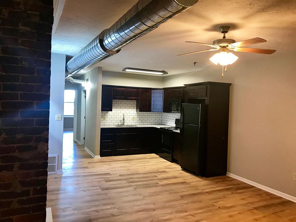 open floor plan--great for entertaining