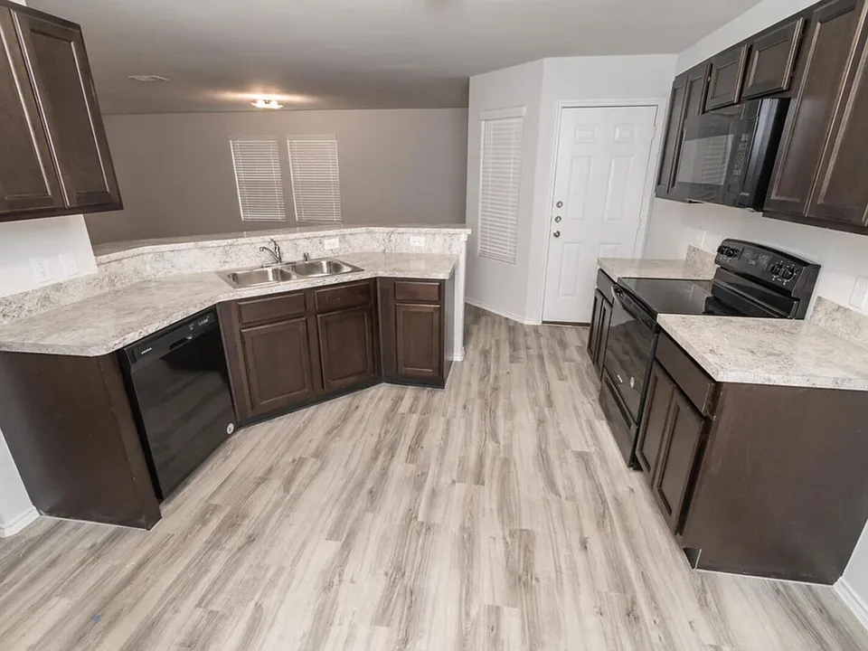 5708 Paseo Pl